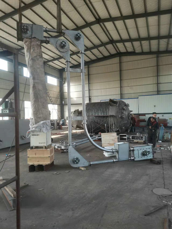 管鏈機(jī)檢修現(xiàn)場